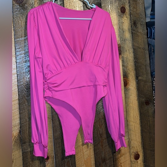 Plunging pink bodysuit - Picture 1 of 1